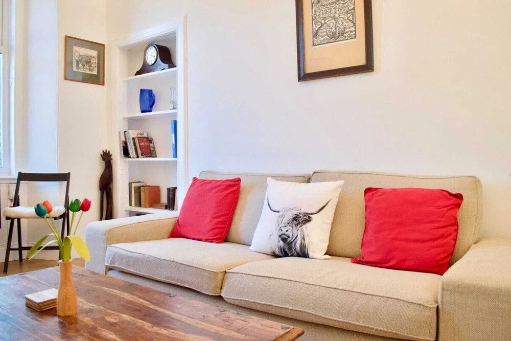 Bright And Comfortable 2 Bedroom Flat