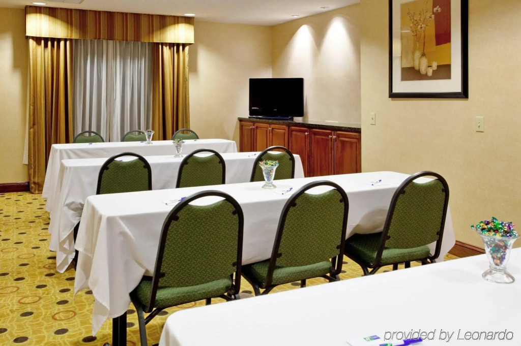 Holiday Inn Express & Suites - Hardeeville-Hilton Head by IHG