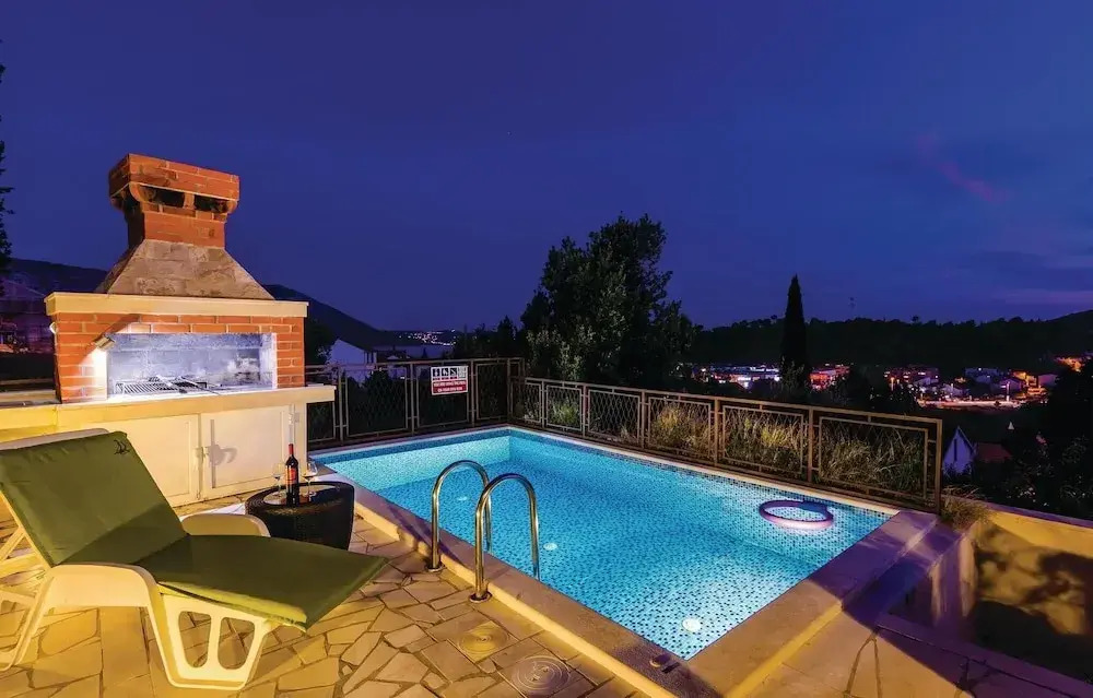 Amazing Home in Srebreno With Wifi and 4 Bedrooms