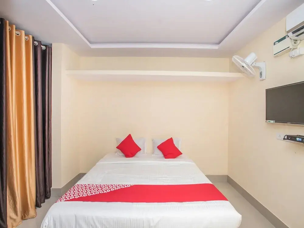 OYO 15818 Om Sai Residency