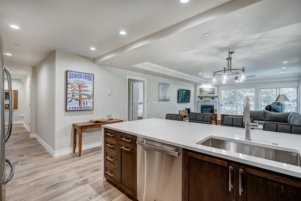 Modern and Updated St James Premium 3 Bedroom Residence 3 Condo by RedAwning