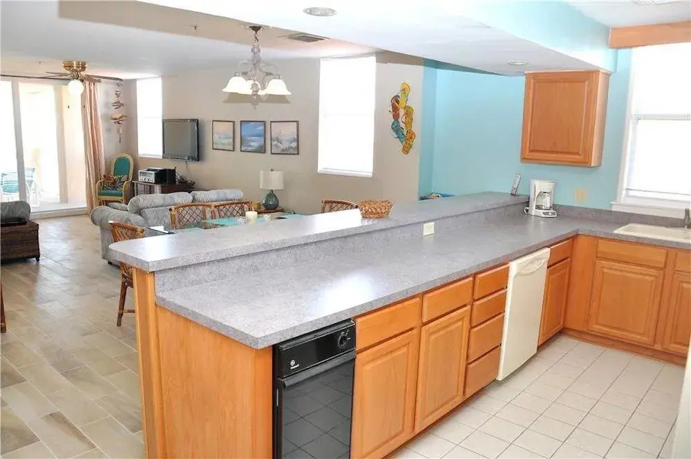 Hyperion Towers 201 - 3 Br condo by RedAwning