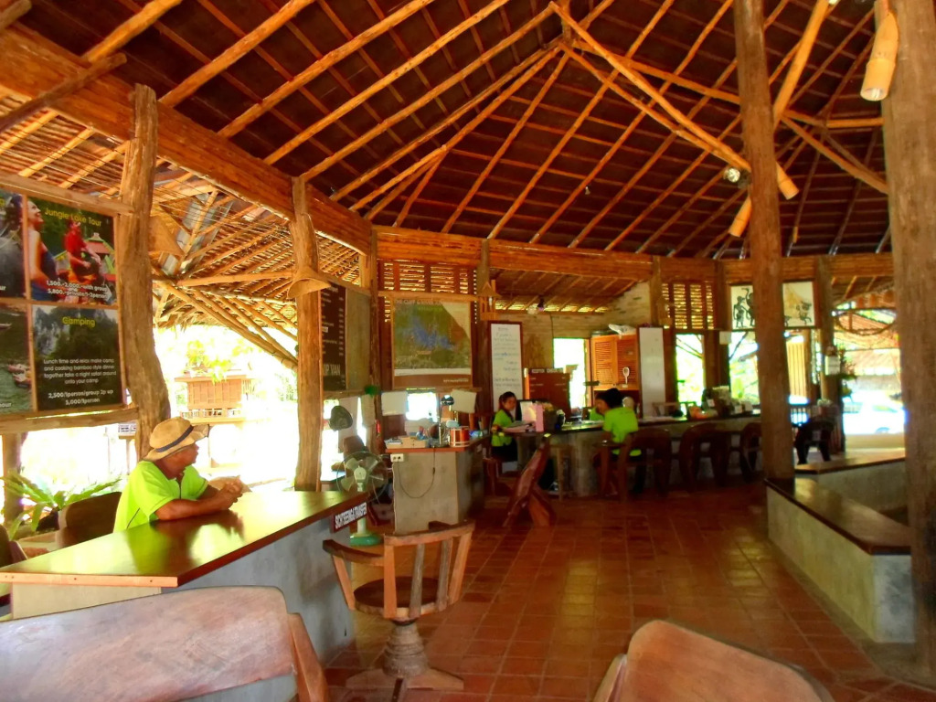Cliff and River Jungle Resort(The)