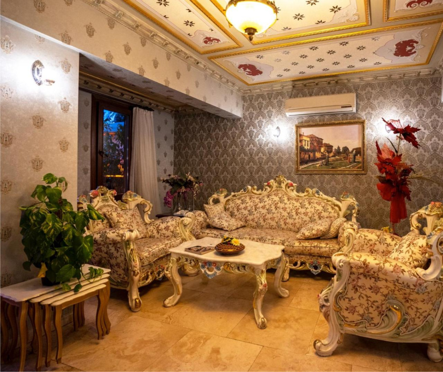 Castle Old Town Hotel