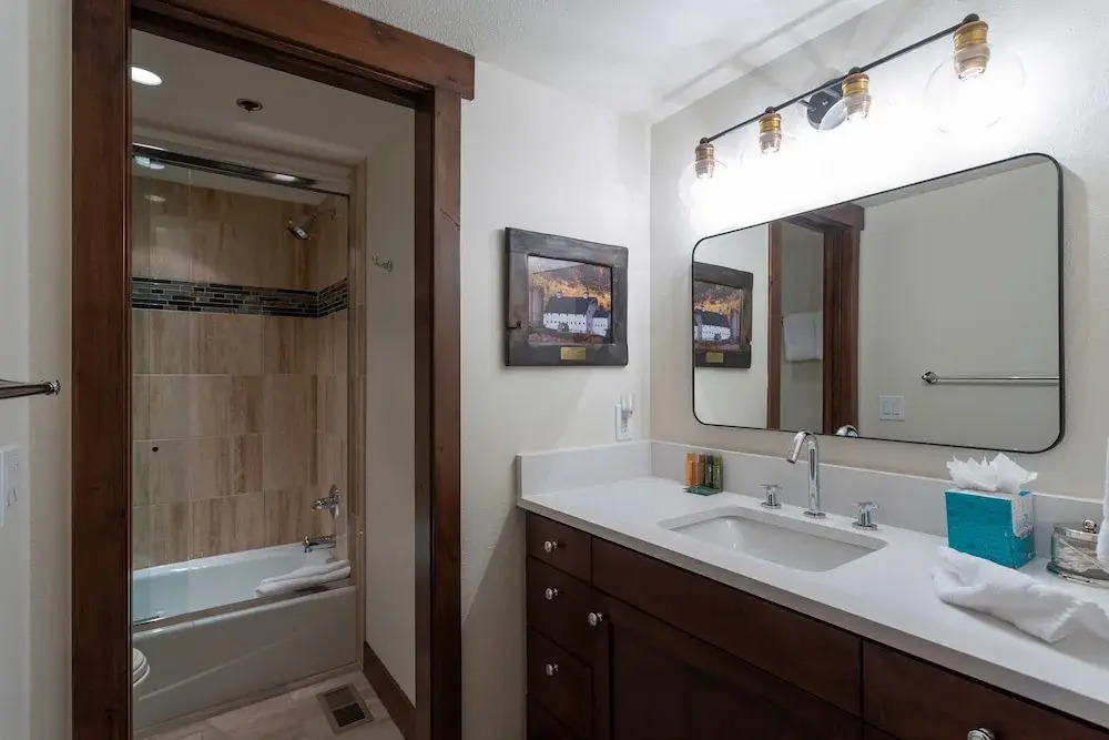 Ridgepoint at Deer Valley Resort - Three Bedroom Condo with Hot Tub #126 3 Condo