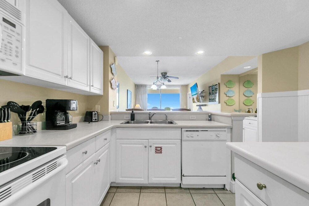 Majestic Beach Towers 2-1104