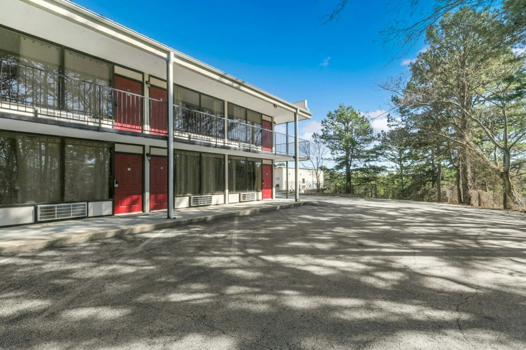Candlewick Inn and Suites
