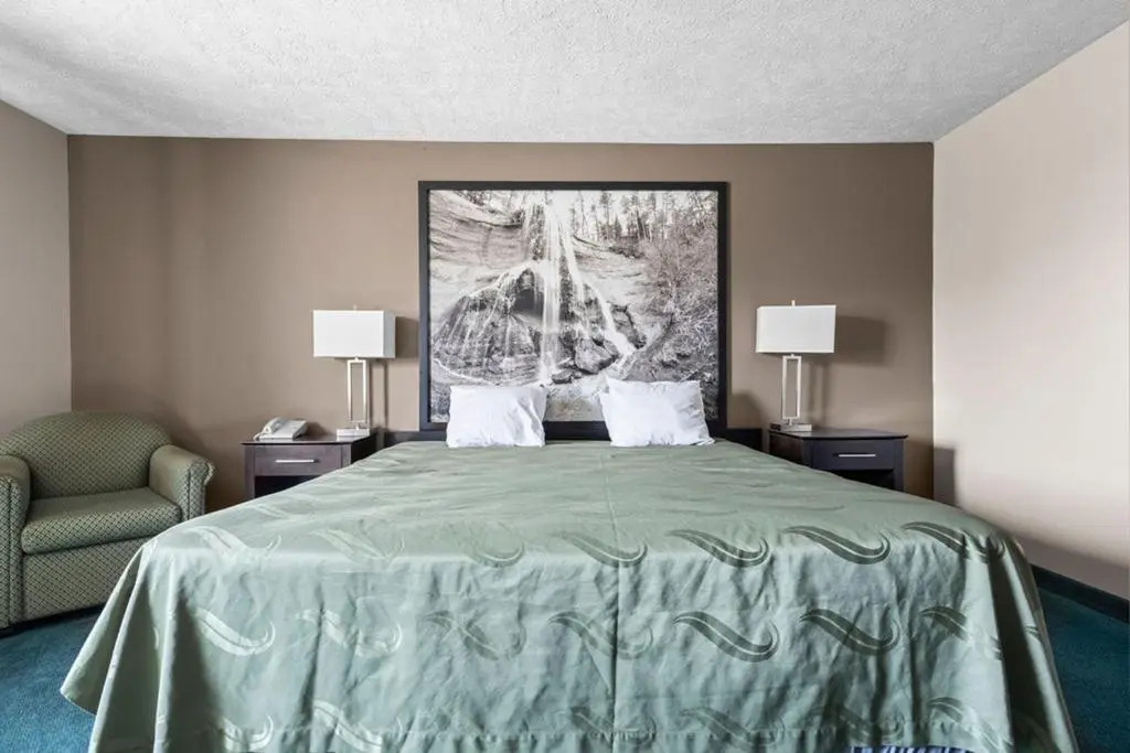 Burgundy Inn & Suites