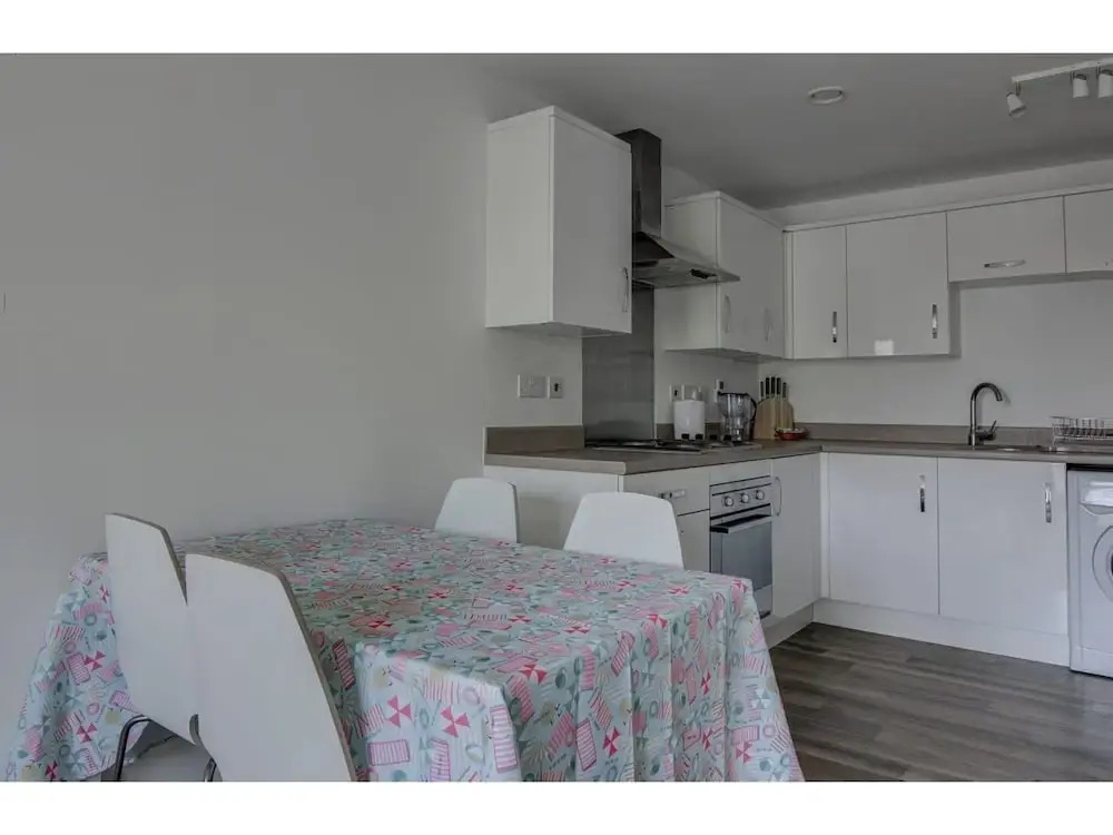 Large, Spacious and Modern apt for 4 in Manchester