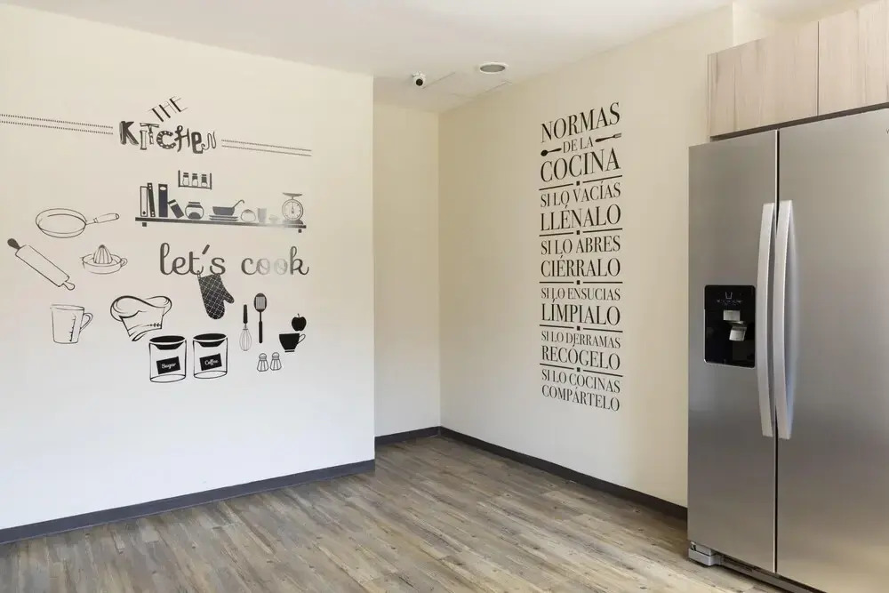 Bright and Modern Duplex With Amenities and Staff