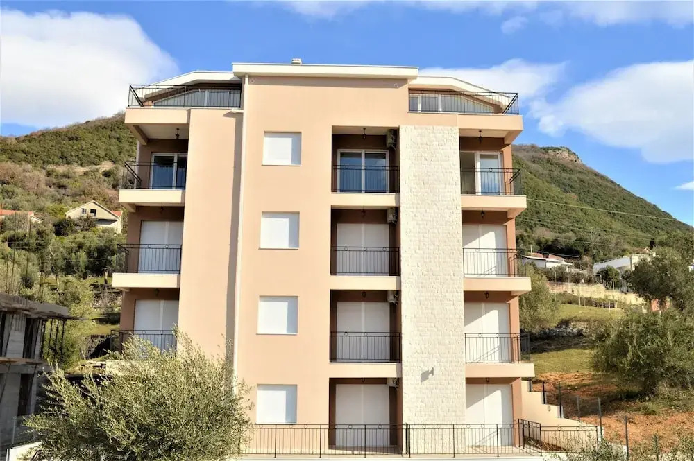 Isidora Apartments