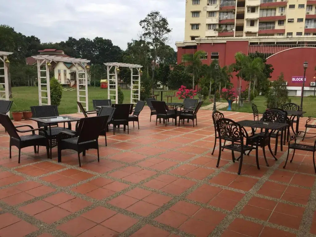 D savoy @ Famosa by MR
