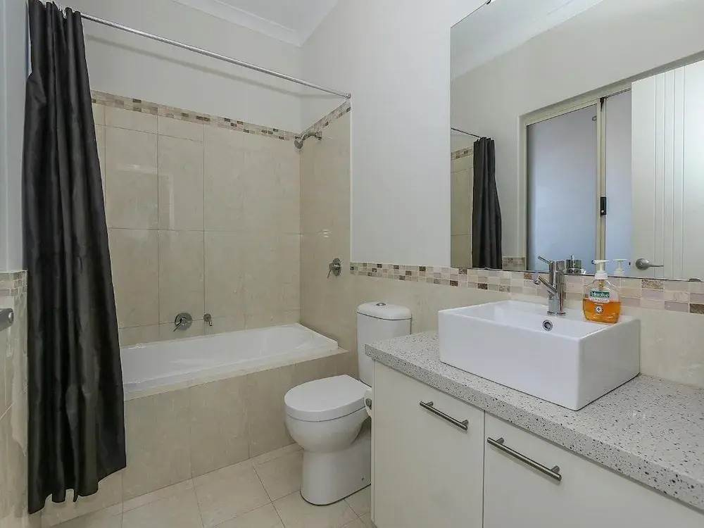 Rose Hotel Clarkson