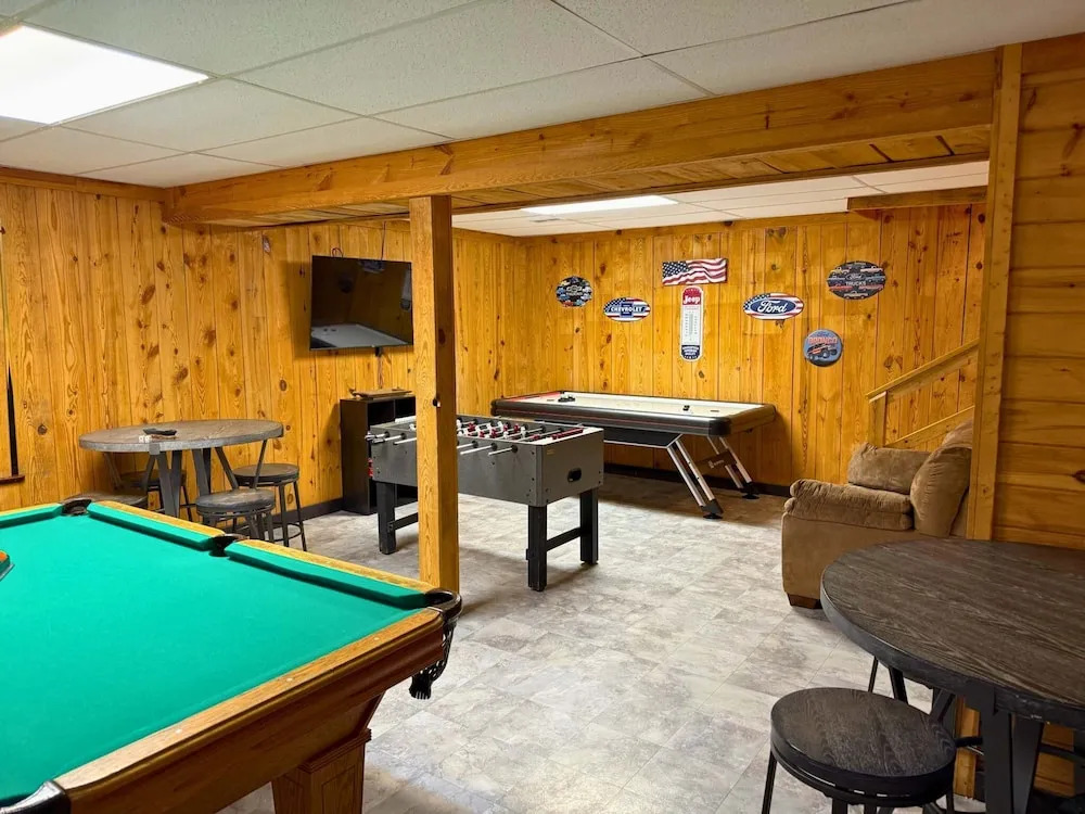 Hunter Hills Haven - Secluded Luxe Cabin Getaway With Mountain Views Spa Hot Tub Game Room