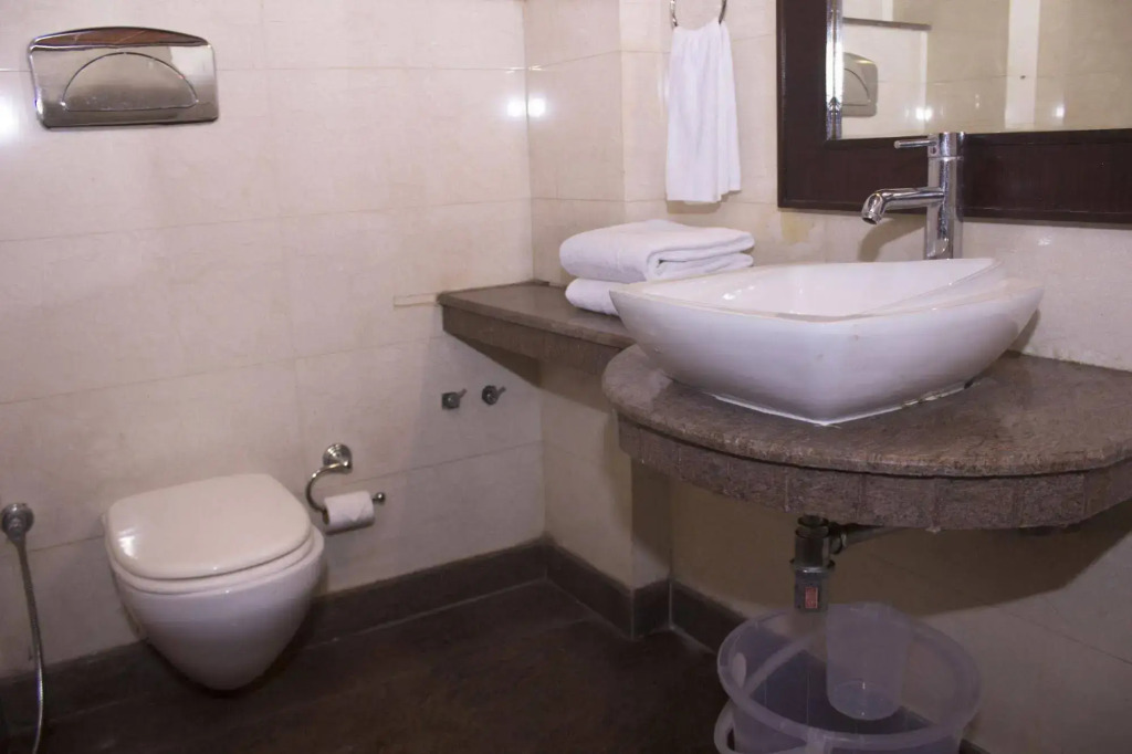 Fabhotel Broadway Inn Nehru Place