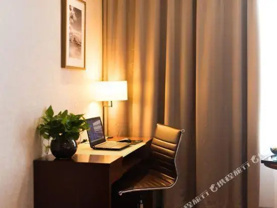 Heyi Hotel– Karamay Bairui Square Petroleum Mansion Branch