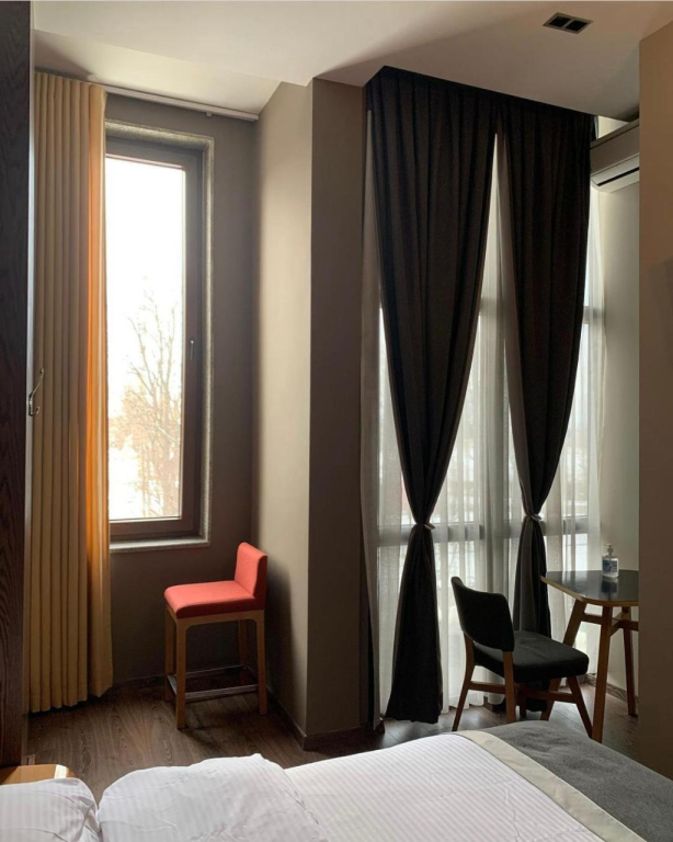 Guest House People