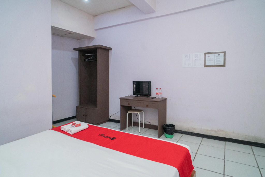 RedDoorz Plus Syariah At Lotus Hotel Bojonegoro