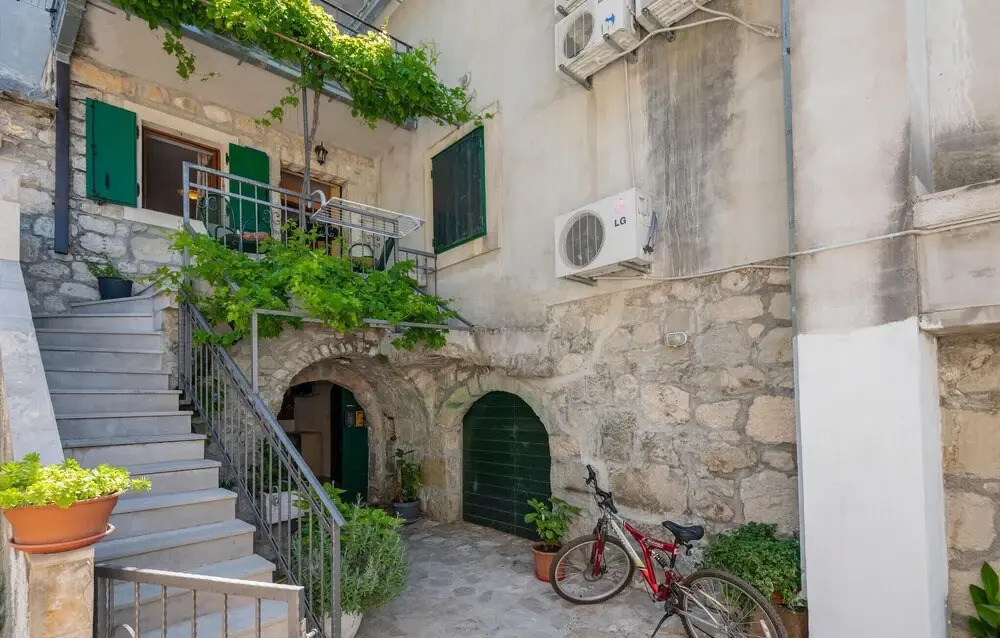 2 Bedroom Gorgeous Home In Baska Voda
