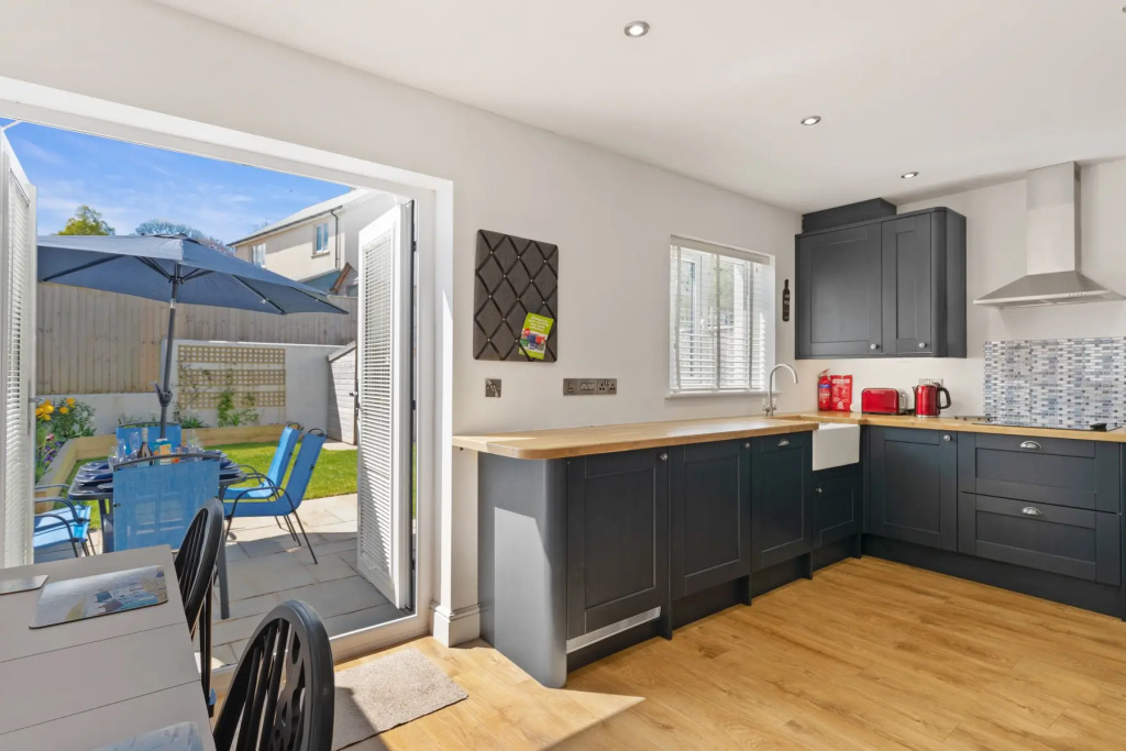 Park Gardens - Lovely Cottage, Parking, Central Location