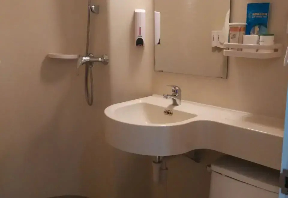 Oasis Business Hotel (Dongying Xisi Road)