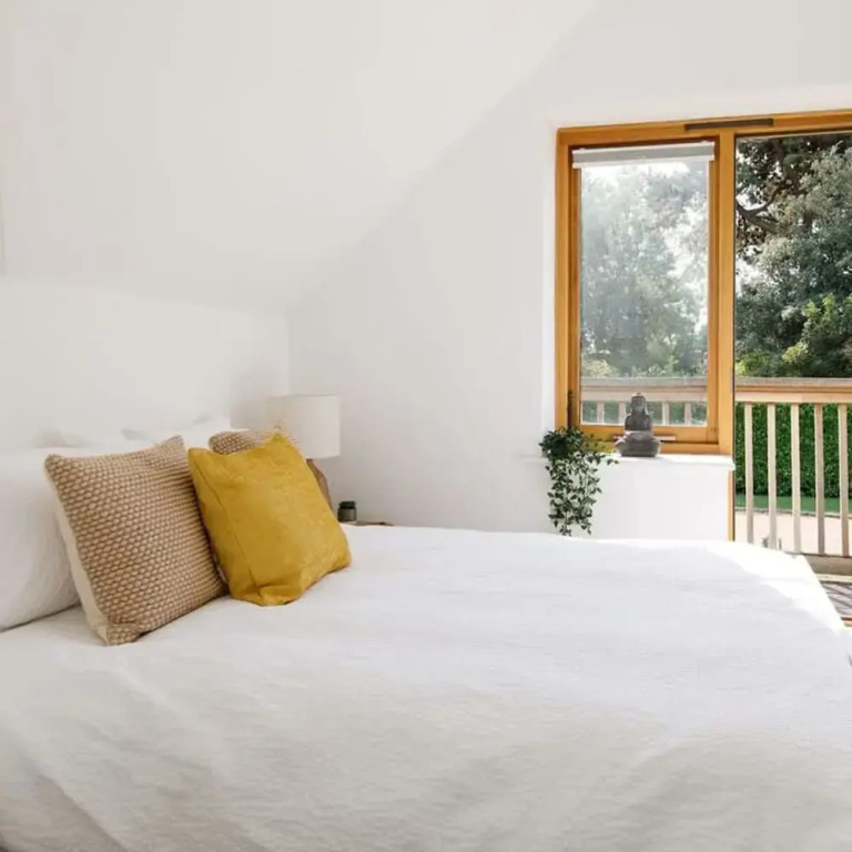 Secluded Barn Style Home With hot tub - Sleeps 12
