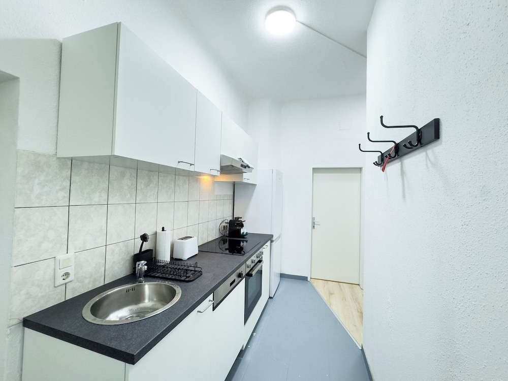 2 Bedroom Apartments 18 Min to center