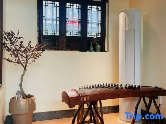 Jinglu Homestay