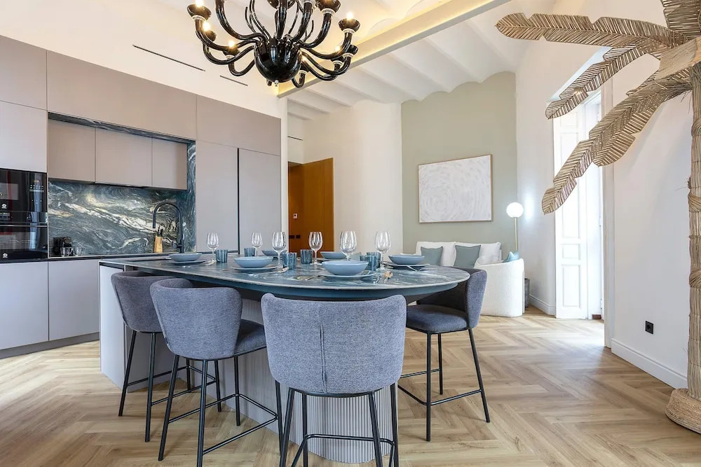 Spectacular 3BD Apartment in Sevilla Antonia Diaz IV