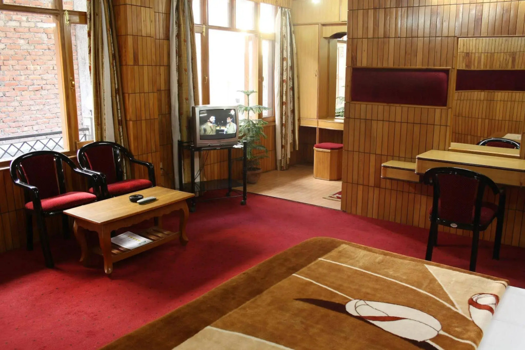 Hotel New Adarsh