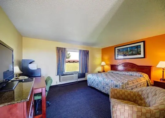 American Best Inn By OYO I-35 Perry near Lake McMurtry