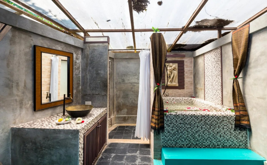The Lantern Hostel and SPA
