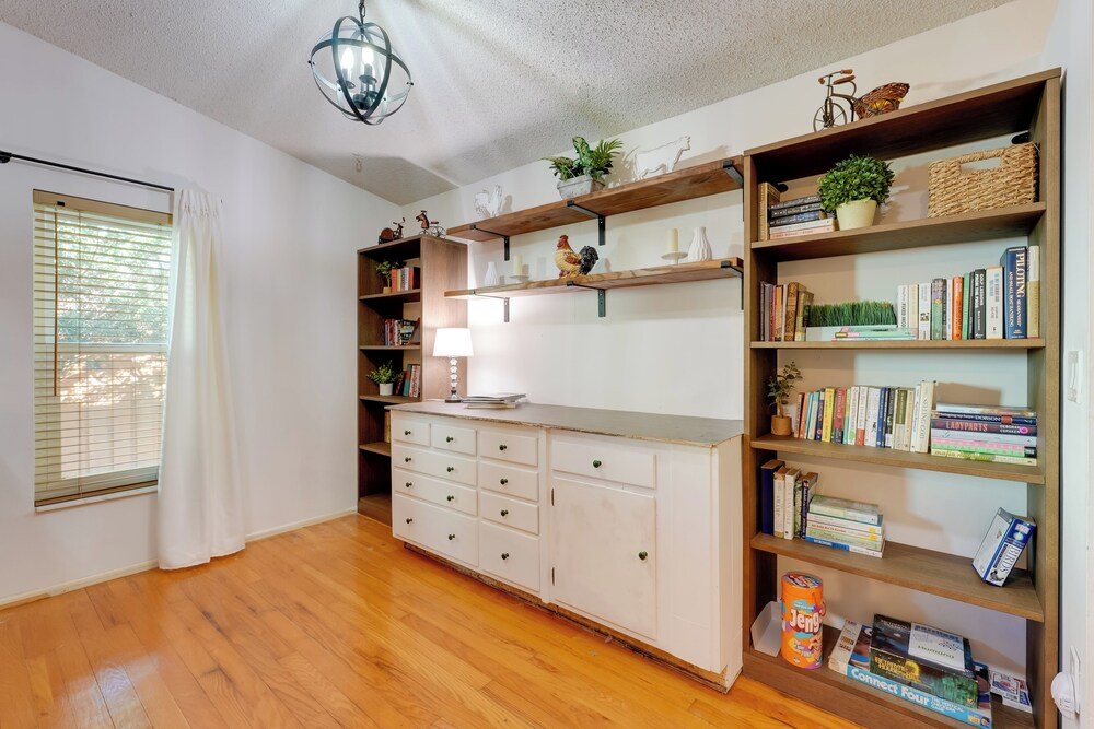 Pool & Patio Access: Breezy Getaway in Palm Harbor