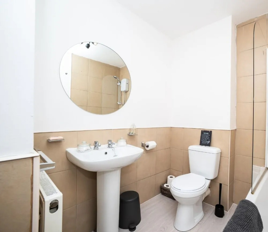 One Bedroom Apartment by Klass Living Serviced Accommodation Bellshill - Cosy  Apartment with WIFI  and Parking