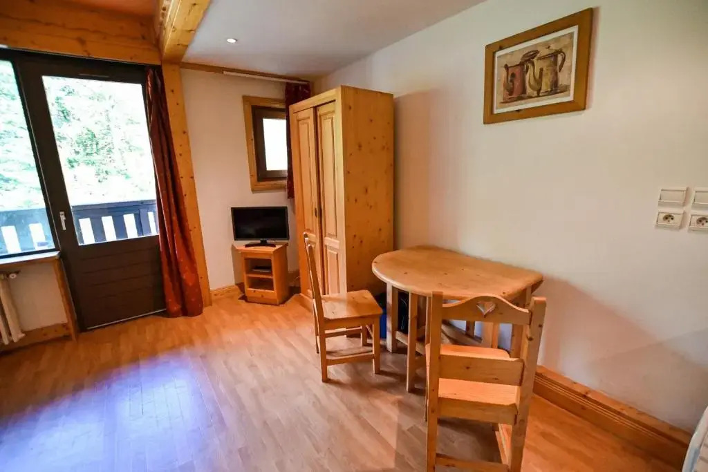 Bright Studio With Balcony