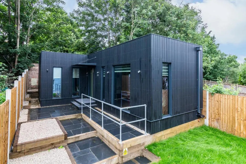 Romantic Getaway Studio Pods close to City Centre with FREE WIFI