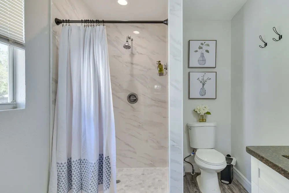 Tampa Apartment w/ Shared Backyard & Fire Pit!