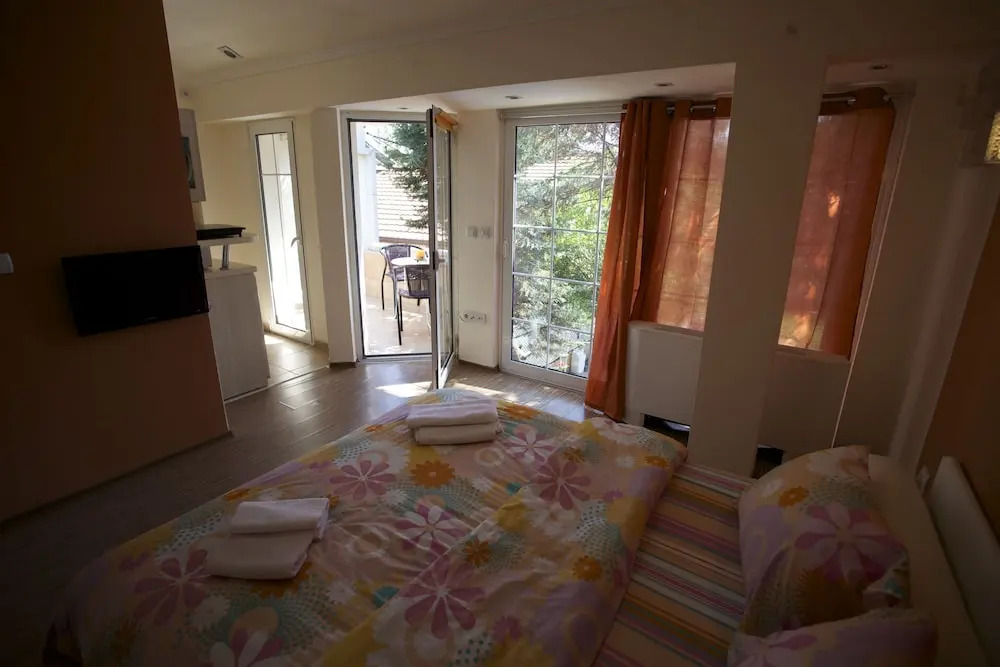 Aloha Apartments with pool