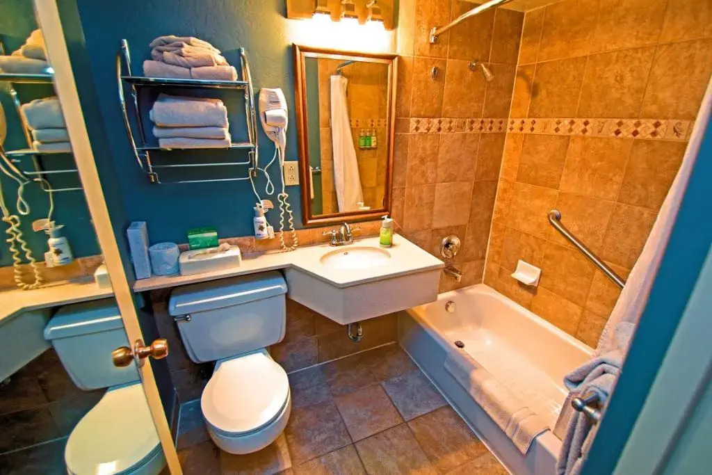 Thunderbird Lodge