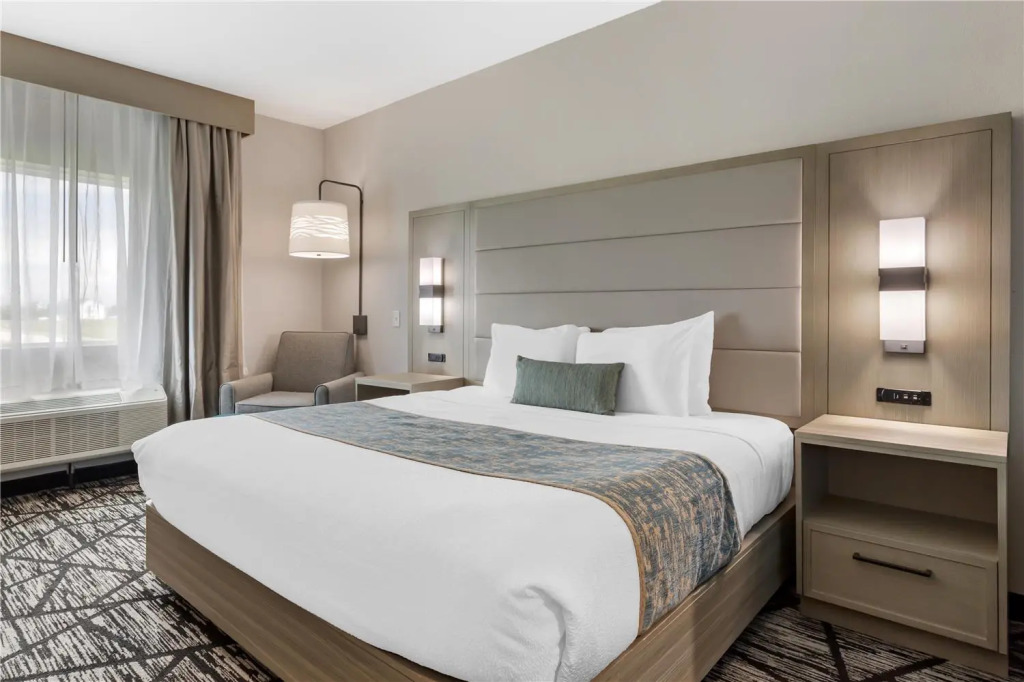 Best Western Plus Mid County