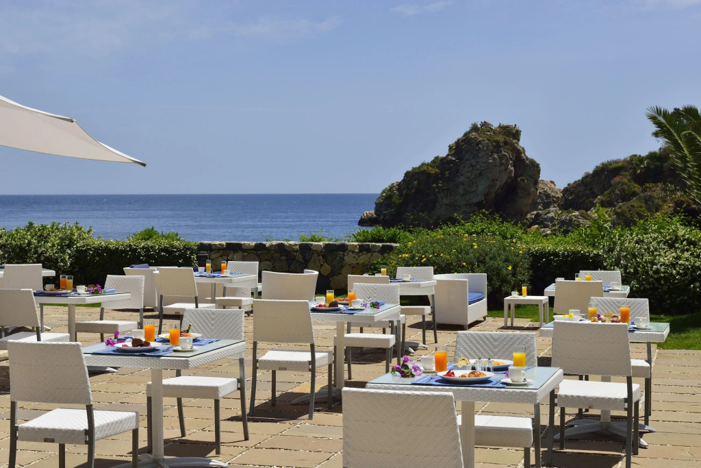 Курортный отель La Plage Resort