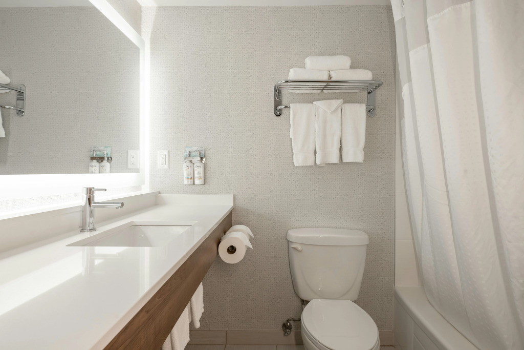Holiday Inn Express and Suites Surrey by IHG
