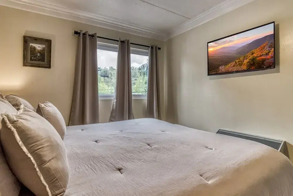 Modern Style 2 Bed Condo Pool in Gatlinburg