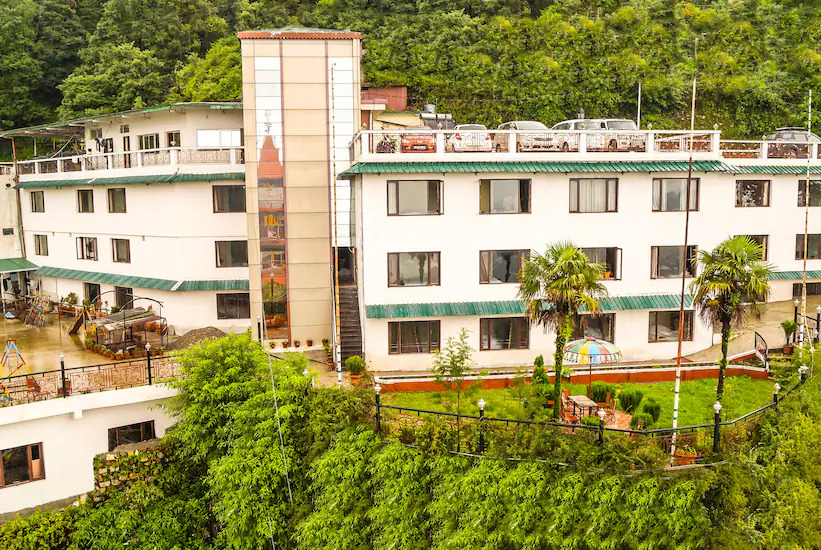 Hotel Basera