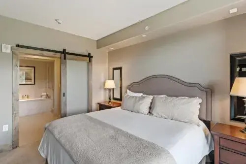 Edgemont 2504 - Luxury Ski-in Ski-out Condo