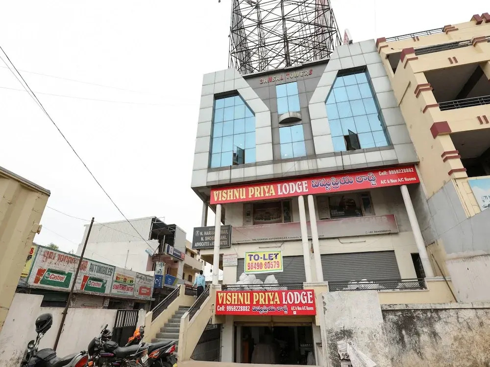 OYO 15753 Vishnu Priya Residency