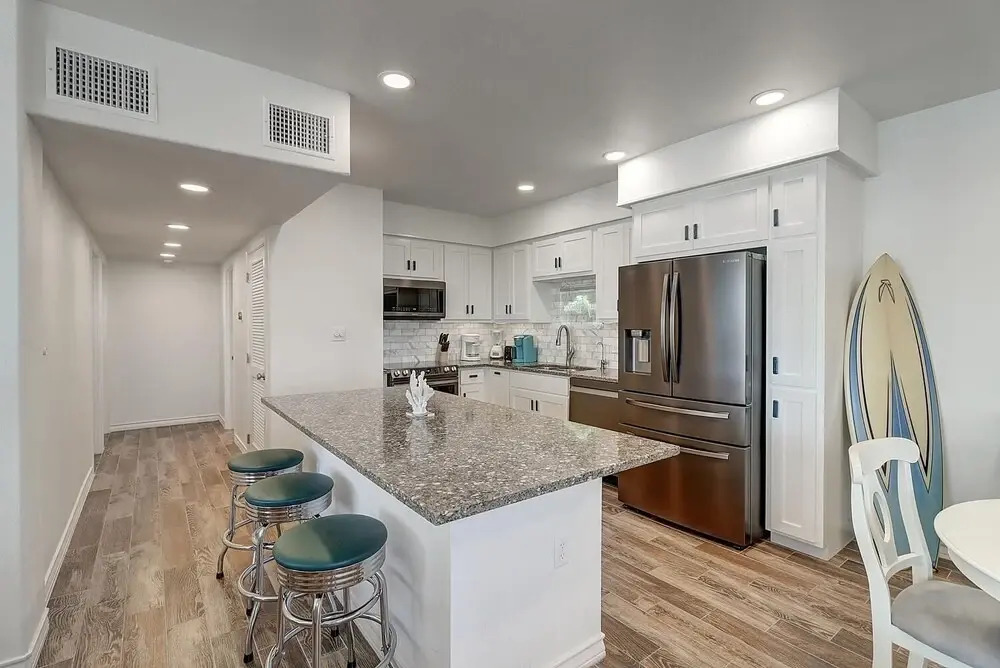 Channelview 208 2 Bedroom Condo by Redawning