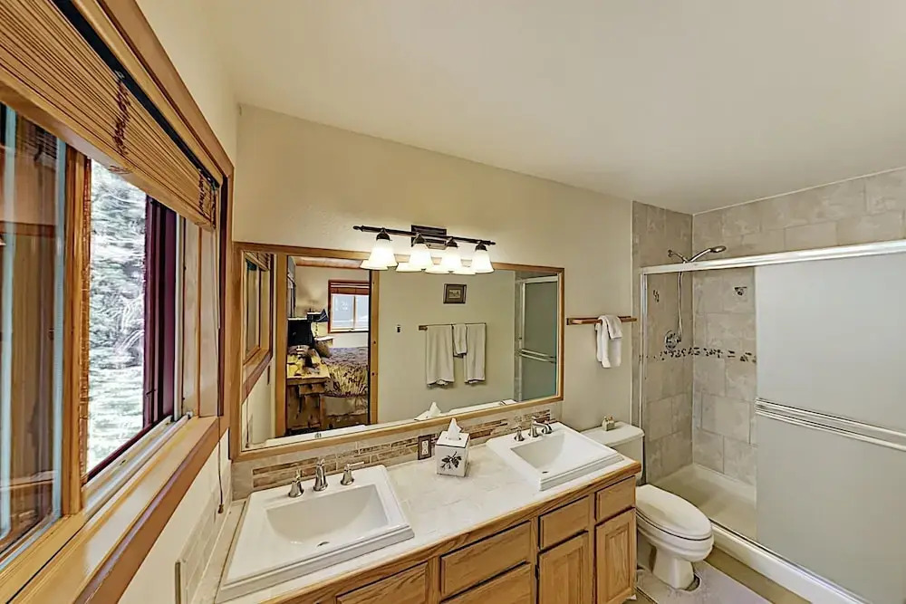 Roomy Forest-view W/ Private 2-car Garage 4 Bedroom Home