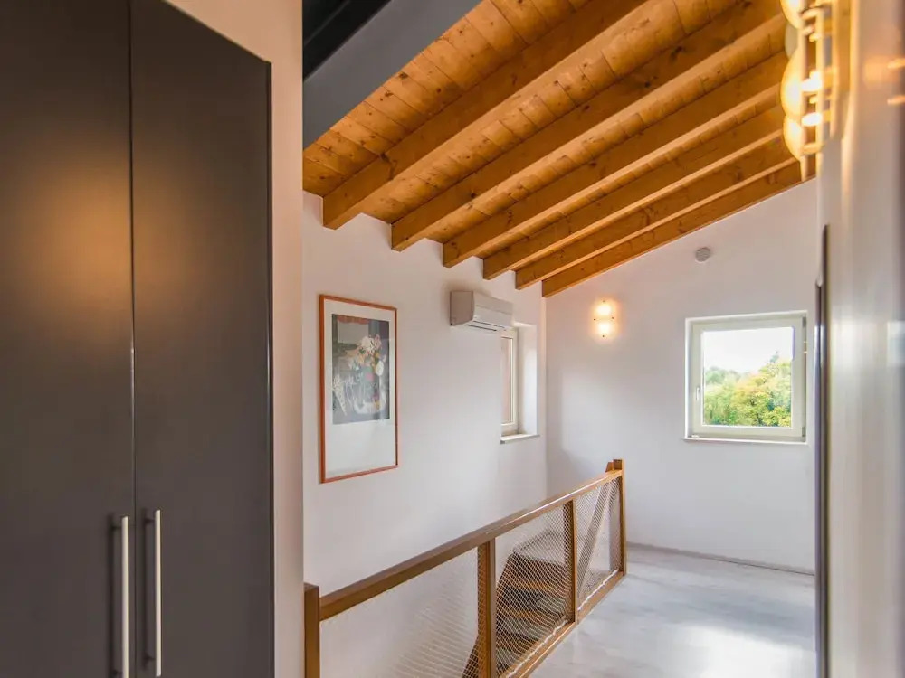 Detached villa with private pool and large garden, in a quiet area