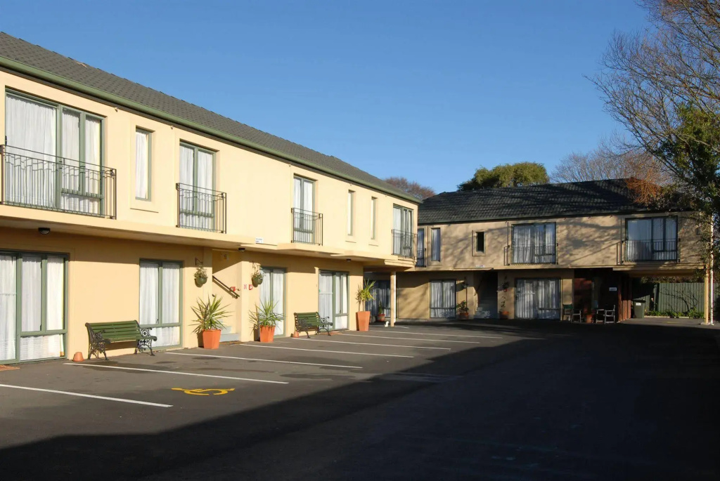 Courtesy Court Motel